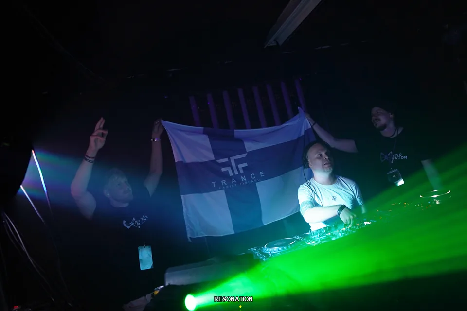 DJ mixing at Resonation / Inoblivion