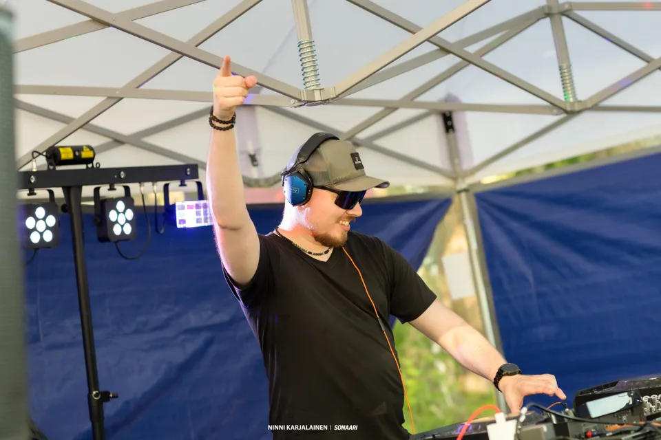 DJ performing at Sonaari 2025